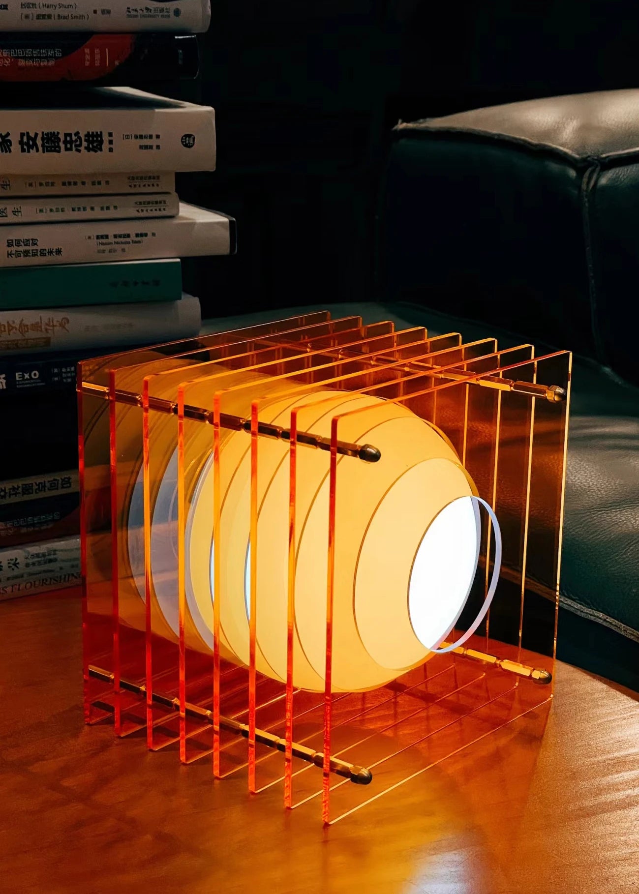 Lámpara de mesa con caja acrílica
