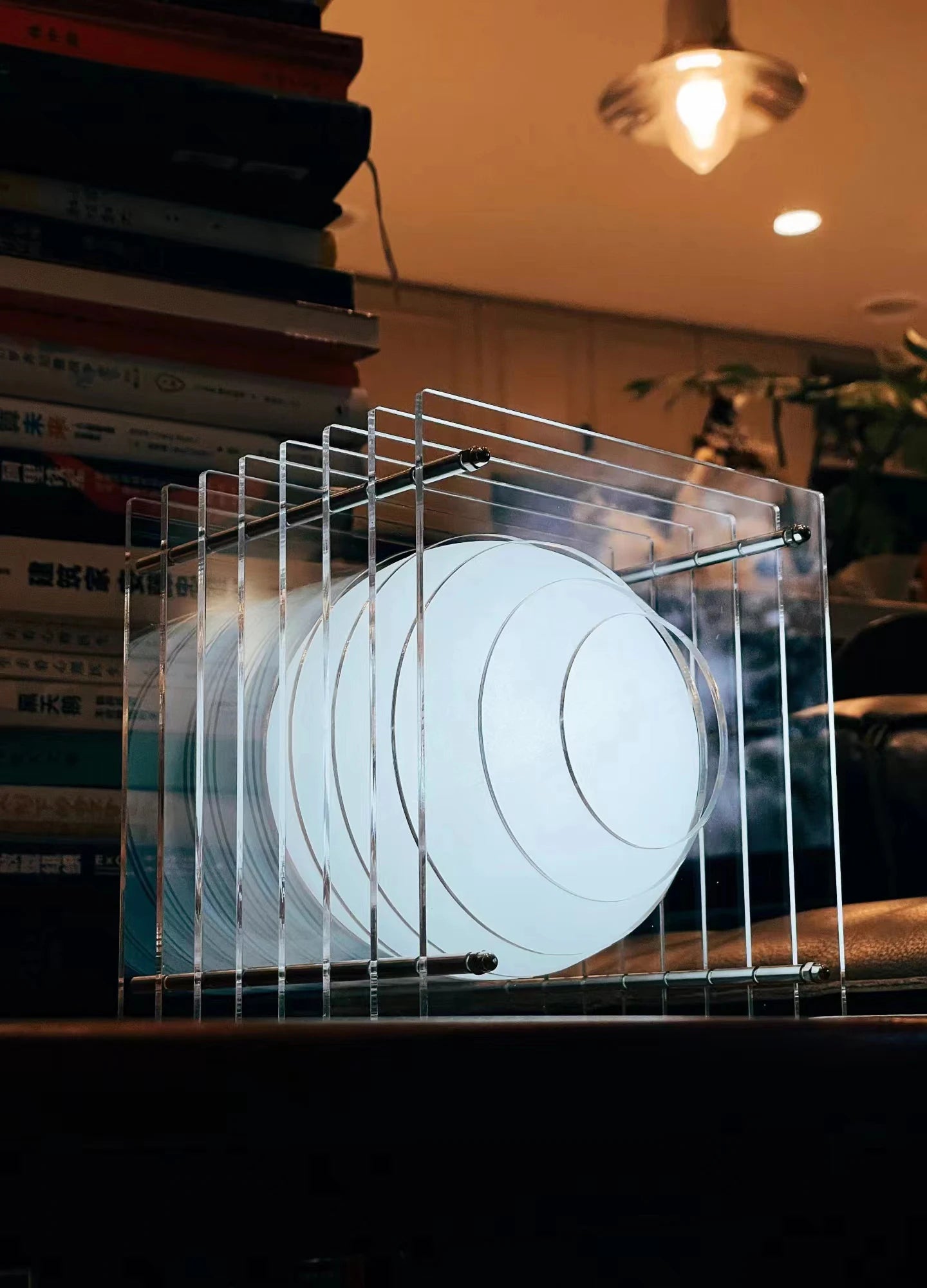 Lámpara de mesa con caja acrílica
